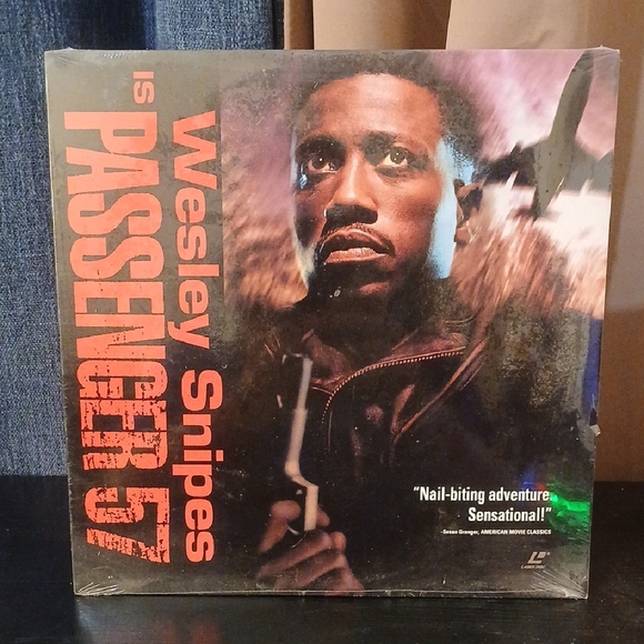 "Make Offer" Sealed Passenger 57 Movie Laserdisc - Picture 1 of 2